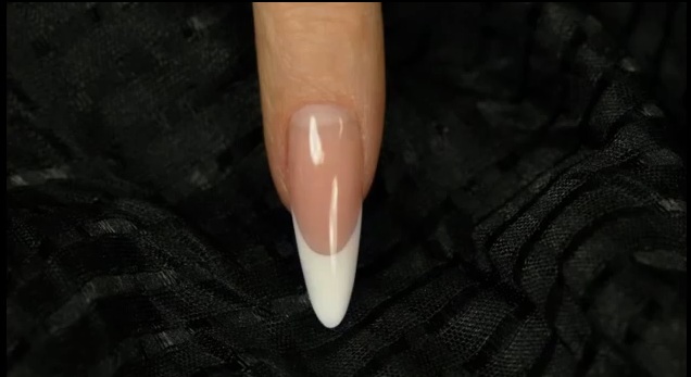 Gel Classic Almond nail shape