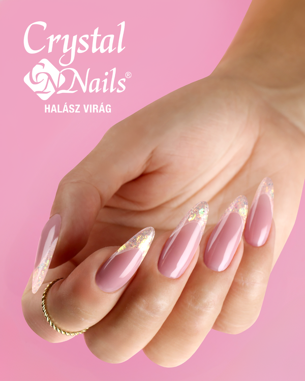 With dazzling sparkle fall Nails